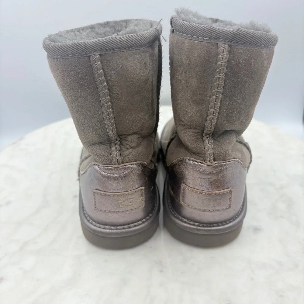 UGG Australia Grey Suede Sheepskin Lined Boots Youth Girls Size 12 Warm‎ Comfort